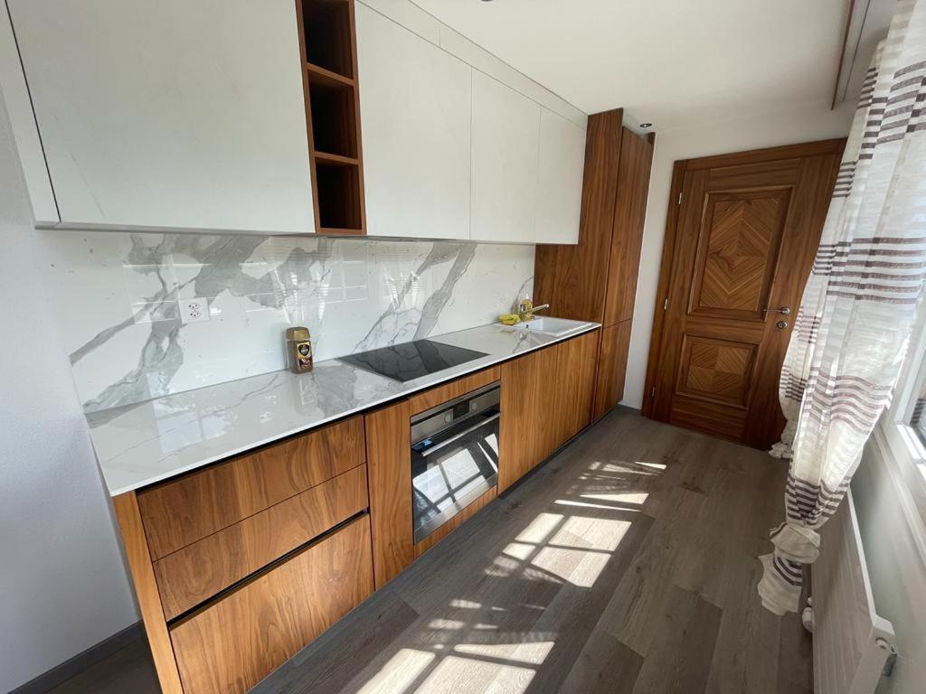 Moderne Einzigartige Wohnung In アルトドルフ エクステリア 写真